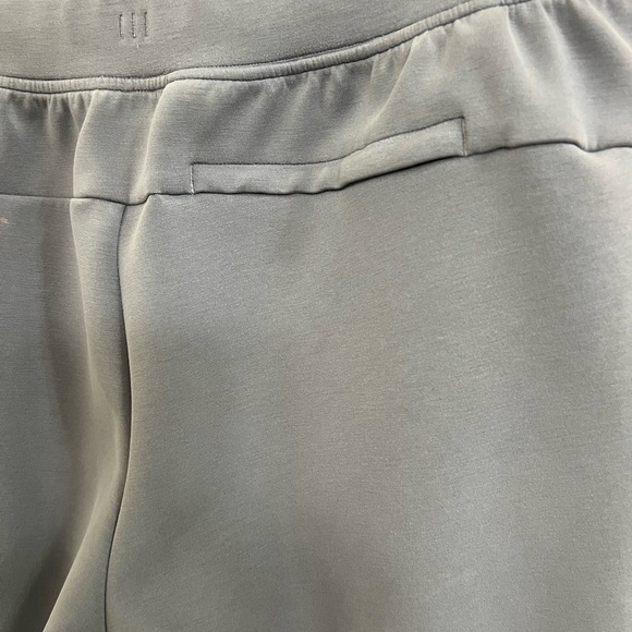 Lululemon - Picture 7 of 10